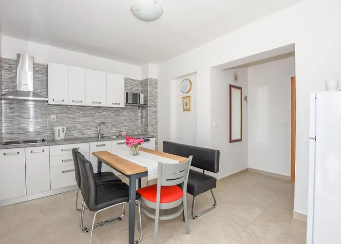 Oleandra Apartment Mandre
