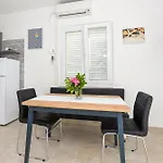 Apartman Oleandra Mandre