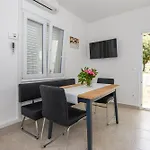 Oleandra Apartman Mandre